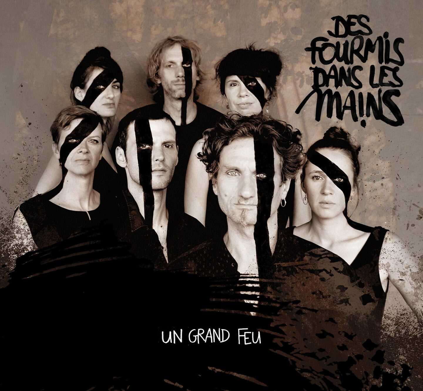 Pochette de : UN GRAND FEU - DES FOURMIS DANS LES MAINS (CD)