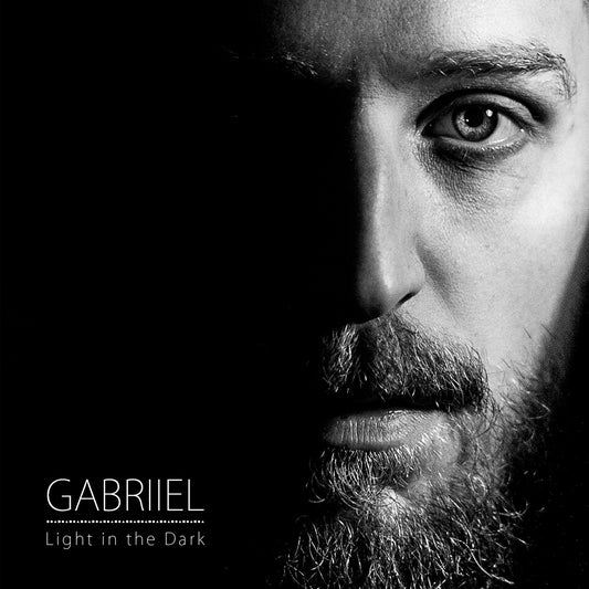 Pochette de : LIGHT IN THE DARK - GABRIIEL (CD)